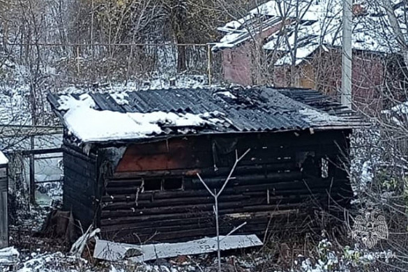 Из-за неосторожного обращения с огнем в Иванове сгорел сарай
